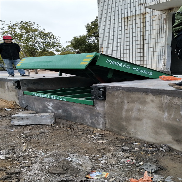 固定登車橋 固定登車橋